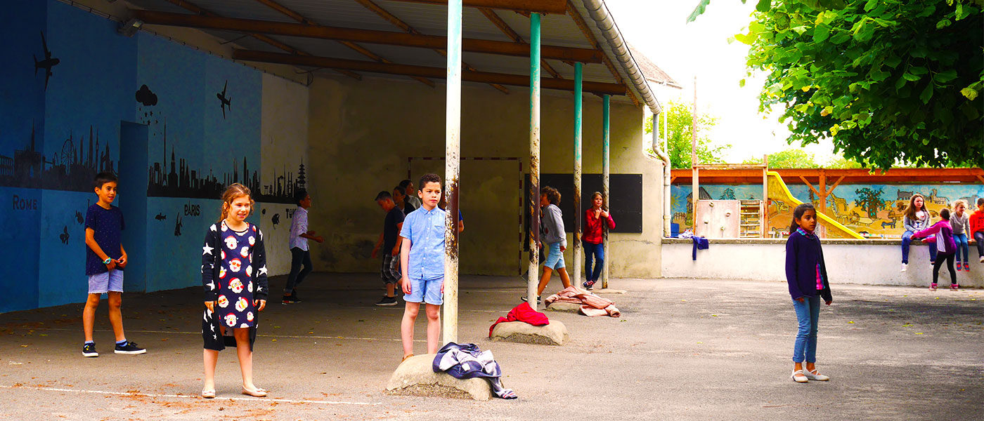 Cour-primaire2